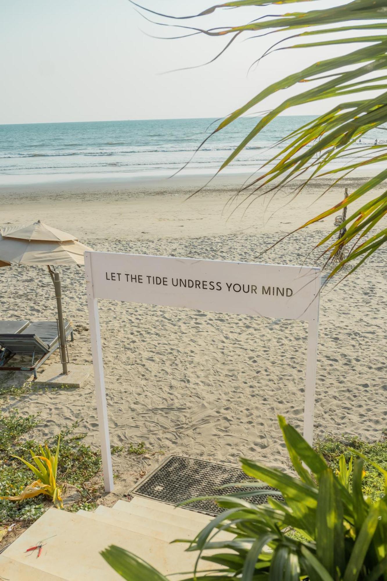 Living Room Beach Resort Morjim Exterior photo